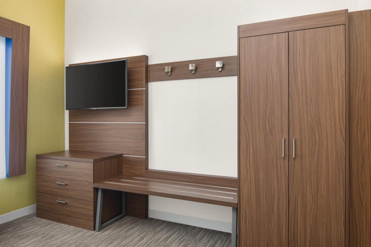 Hotel Holiday Express & Airport Natomas, An Ihg 2*